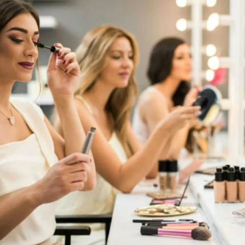 Younger in minutes: 5 τρόποι μακιγιάζ για να δείχνετε νεότερες σε λίγα λεπτά και 5 προτεινόμενα προϊόντα 